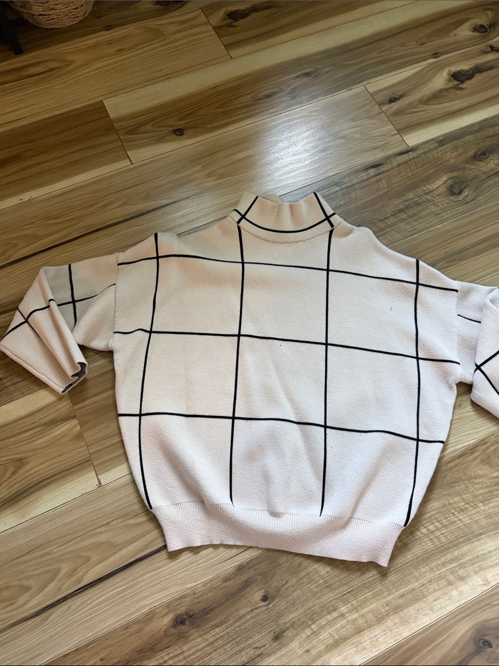 DAVI & DANI Cream Grid Mock Neck Sweater